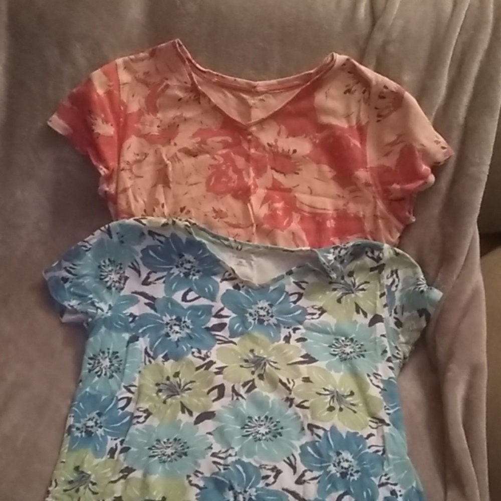 Bundle of 2 women's casual tops